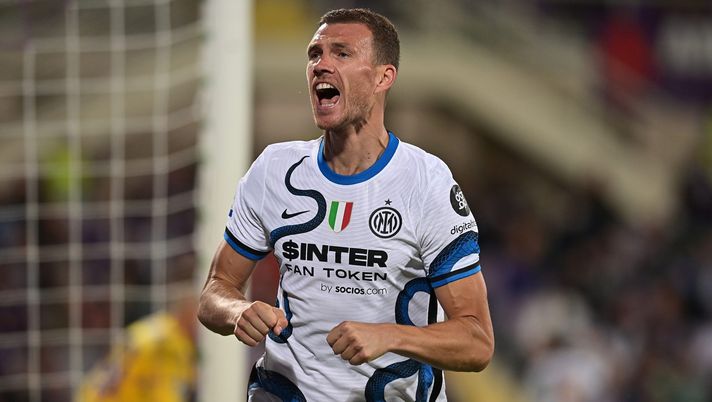 FLORENCE, ITALY - SEPTEMBER 21: Edin Dzeko of FC Internazionale celebrates after scoring a goal during the Serie A match between ACF Fiorentina v FC Internazionale at Stadio Artemio Franchi on September 21, 2021 in Florence, Italy. (Photo by Mattia Ozbot - Inter/Inter via Getty Images) FLORENCE, ITALY - SEPTEMBER 21: Edin Dzeko of FC Internazionale celebrates after scoring a goal during the Serie A match between ACF Fiorentina v FC Internazionale at Stadio Artemio Franchi on September 21, 2021 in Florence, Italy. (Photo by Mattia Ozbot - Inter/Inter via Getty Images)