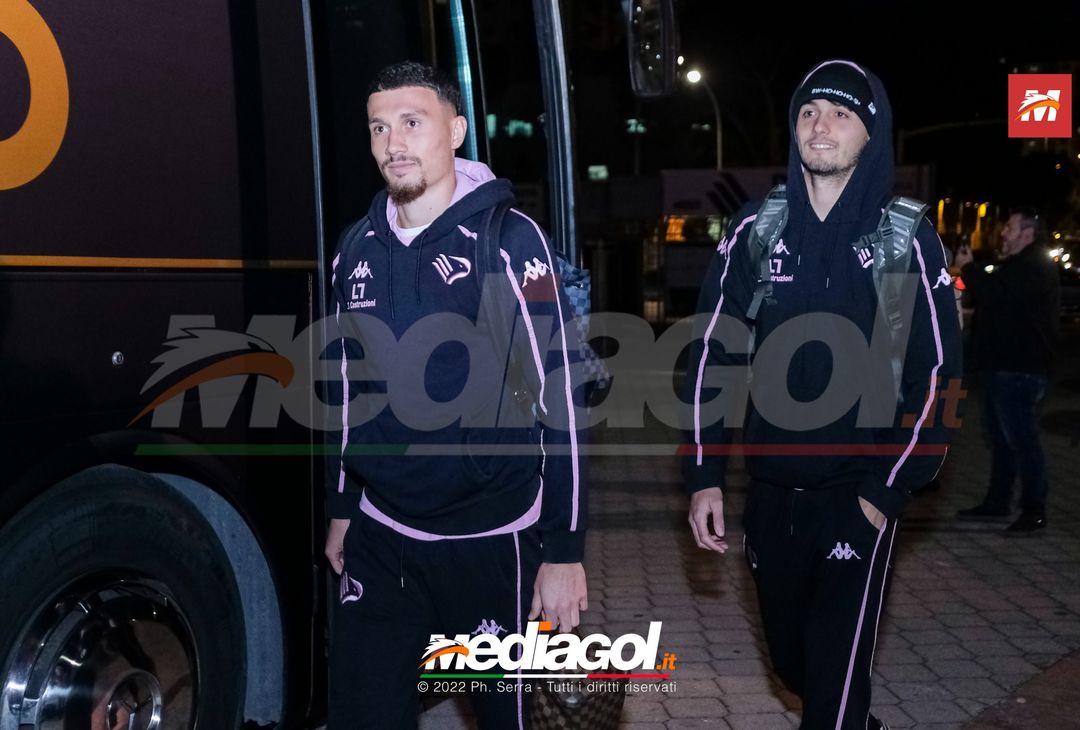 FOTO Perugia-Palermo, i rosanero in partenza dallo stadio “Renzo Barbera” (Gallery) - immagine 18