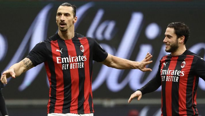 Zlatan Ibrahimovic e Davide Calabria, giocatori dell'AC Milan, esultano per il gol dello svedese in Milan-Crotone 4-0 (Serie A 2020-2021) | News (Getty Images) 