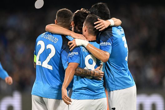 Photo by Francesco Pecoraro/Getty Images Il calcio europeo del Napoli travolge l’Ajax, azzurri agli ottavi. Canta Napoli!- immagine 2