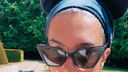 Lady Verratti, relax in bikini. Jessica ‘Minnie’ Aidi esalta i fan con il suo fisico stratosferico