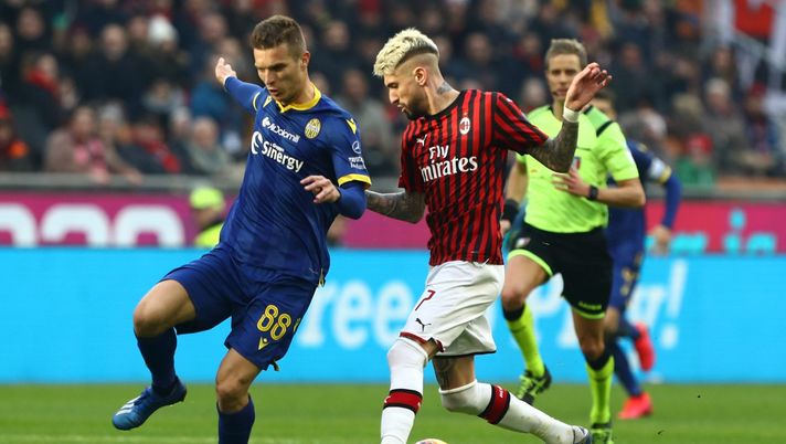 Darko Lazovic e Samu Castillejo durante Milan-Verona (credits: GETTY Images) 