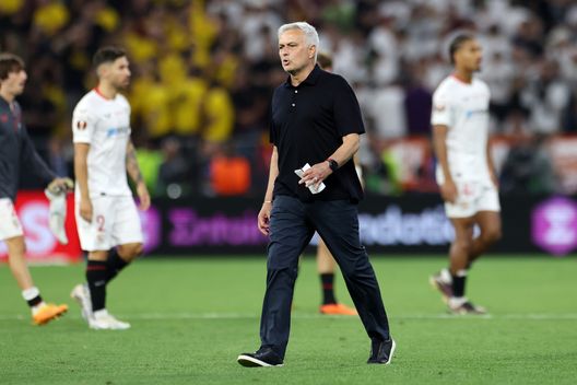 Mourinho: “L’arbitro sembrava spagnolo. Futuro? Non posso dire che rimango”- immagine 2