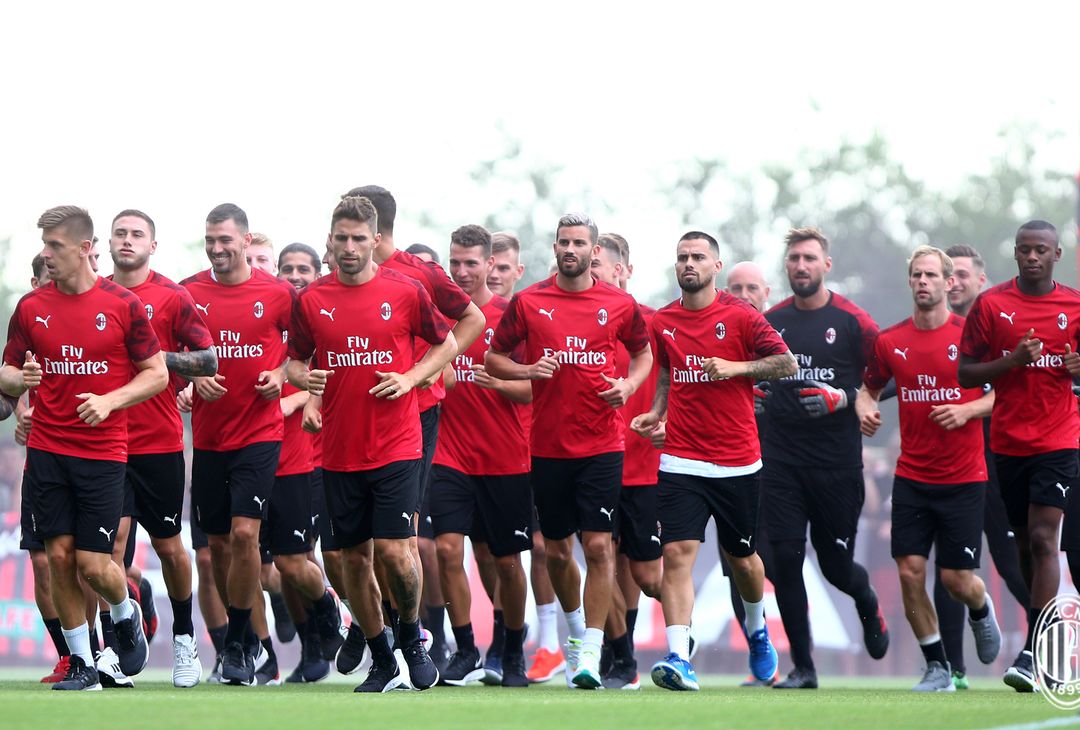 Un'immagine del primo allenamento del Milan a Milanello per il 2019-2020 (credits: acmilan.com) 
