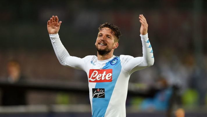 NAPLES, ITALY - MAY 20: Dries Mertens of SSC Napoli celebrates after scoring goal 3-0 during the Serie A match between SSC Napoli and ACF Fiorentina at Stadio San Paolo on May 20, 2017 in Naples, Italy. (Photo by Francesco Pecoraro/Getty Images) Napoli, continua il digiuno di Mertens: lo strano paradosso di Sarri - immagine 1