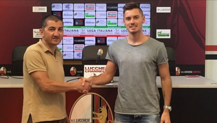 Luca Cecchini al suo arrivo alla Lucchese Luca Cecchini al suo arrivo alla Lucchese