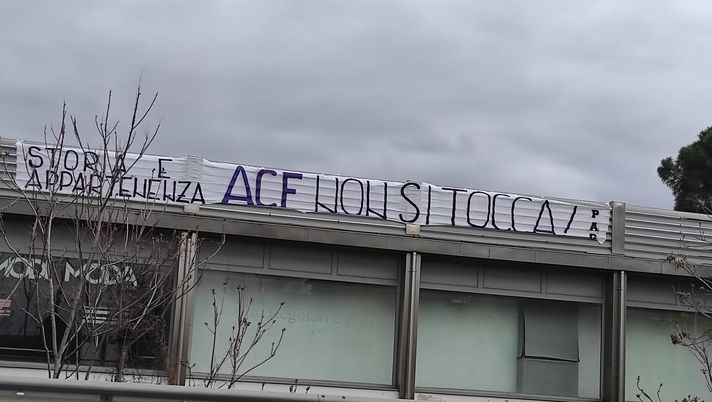 FOTO VN – Nuovo striscione sul logo: “Storia e appartenenza: ACF non si tocca” - immagine 1