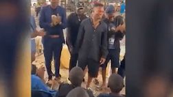 VIDEO/ Il “bus” di Evra fa sosta in Nigeria: e parte la festa…