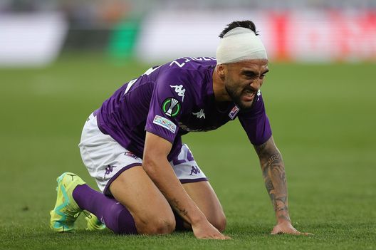 FLORENCE, ITALY - APRIL 20: Nicolas Ivan Gonzalez of ACF Fiorentina reacts during the UEFA Europa Conference League quarterfinal second leg match between ACF Fiorentina and Lech Poznan at Stadio Artemio Franchi on April 20, 2023 in Florence, Italy. (Photo by Gabriele Maltinti/Getty Images) Infermeria: contro la Cremonese si punta al recupero di tre viola- immagine 2