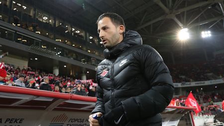 MOSCOW, RUSSIA - NOVEMBER 09: Head coach of FC Spartak Moscow Domenico Tedesco during the Russian Football League match between FC Spartak Moscow and FC Krylia Sovetov Samara on November 9, 2019 in Moscow, Russia. (Photo by Epsilon/Getty Images) MOSCOW, RUSSIA - NOVEMBER 09: Head coach of FC Spartak Moscow Domenico Tedesco during the Russian Football League match between FC Spartak Moscow and FC Krylia Sovetov Samara on November 9, 2019 in Moscow, Russia. (Photo by Epsilon/Getty Images)