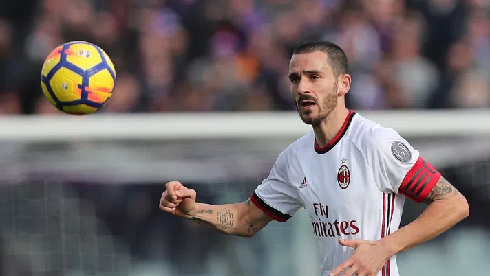 FLORENCE, ITALY - DECEMBER 30: Leonardo Bonucci of AS Milan in action during the Serie A match between ACF Fiorentina and AC Milan at Stadio Artemio Franchi on December 30, 2017 in Florence, Italy. (Photo by Gabriele Maltinti/Getty Images)