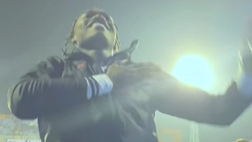 Leao scatenato: balletto e mano sul cuore sotto la Curva Sud | VIDEO