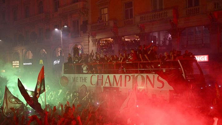 I calciatori del Milan festeggiano lo scudetto