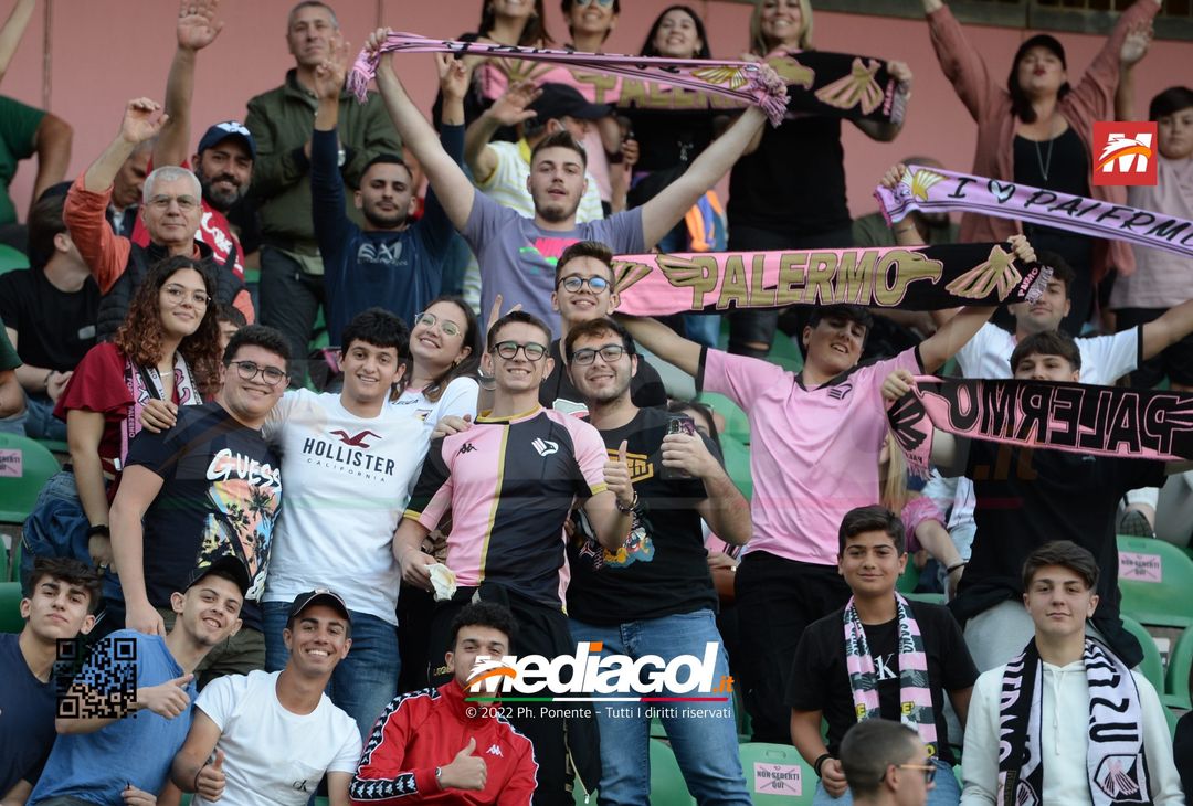 Fototifo, i tifosi allo stadio per Palermo-Virtus Entella 2-2 (gallery) - immagine 47