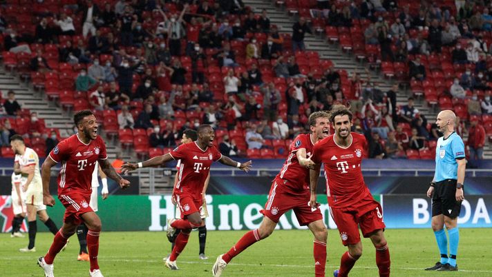 BUDAPEST, HUNGARY - SEPTEMBER 24: Javi Martinez of Bayern Munich celebrates with teammates after scoring his team's second goal during the UEFA Super Cup match between FC Bayern Munich and FC Sevilla at Puskas Arena on September 24, 2020 in Budapest, Hungary. 20,000 fans have been allowed into the ground as COVID-19 restrictions ease. (Photo by Bernadett Szabo - Pool/Getty Images) BUDAPEST, HUNGARY - SEPTEMBER 24: Javi Martinez of Bayern Munich celebrates with teammates after scoring his team's second goal during the UEFA Super Cup match between FC Bayern Munich and FC Sevilla at Puskas Arena on September 24, 2020 in Budapest, Hungary. 20,000 fans have been allowed into the ground as COVID-19 restrictions ease. (Photo by Bernadett Szabo - Pool/Getty Images)