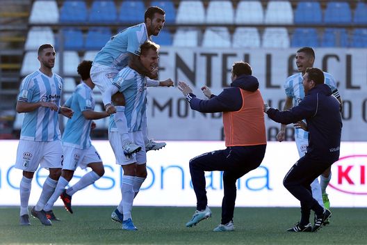 CHIAVARI, ITALY - DECEMBER 14: Manuel De Luca of Virtus Entella celebrates after scoring a goal during the Serie B match between Virtus Entella and Empoli FC at on December 14, 2019 in Chiavari, Italy. (Photo by Gabriele Maltinti/Getty Images) CHIAVARI, ITALY - DECEMBER 14: Manuel De Luca of Virtus Entella celebrates after scoring a goal during the Serie B match between Virtus Entella and Empoli FC at on December 14, 2019 in Chiavari, Italy. (Photo by Gabriele Maltinti/Getty Images)