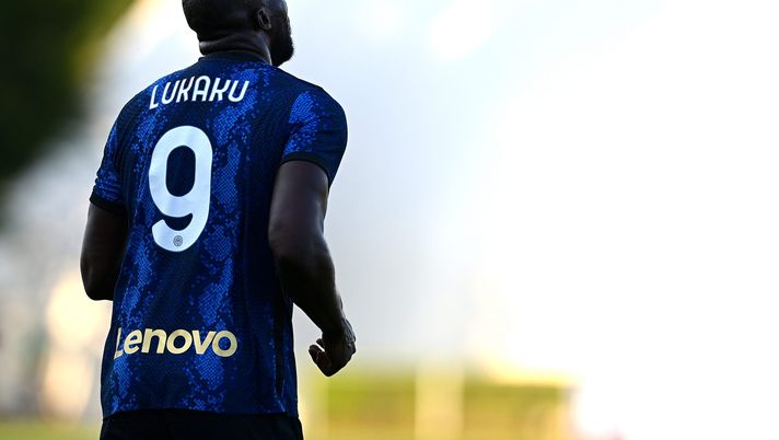 COMO, ITALY - JULY 28: Romelu Lukaku of FC Internazionale looks on during the pre-season friendly match between FC Internazionale and FC Crotone at the club's training ground Suning Training Center at Appiano Gentile on July 28, 2021 in Como, Italy. (Photo by Mattia Ozbot - Inter/Inter via Getty Images) COMO, ITALY - JULY 28: Romelu Lukaku of FC Internazionale looks on during the pre-season friendly match between FC Internazionale and FC Crotone at the club's training ground Suning Training Center at Appiano Gentile on July 28, 2021 in Como, Italy. (Photo by Mattia Ozbot - Inter/Inter via Getty Images)