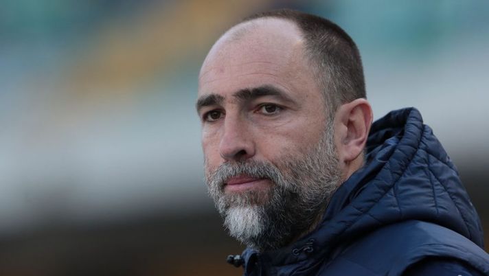 VERONA, ITALY - FEBRUARY 27: Hellas Verona head coach Igor Tudor looks on during the Serie A match between Hellas Verona and Venezia FC at Stadio Marcantonio Bentegodi on February 27, 2022 in Verona, Italy. (Photo by Emilio Andreoli/Getty Images) Tudor: “Voci sulla Juve? Ci sono cose totalmente inventate, solo per i click” - immagine 1