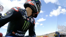 MotoGP, imprevisto per Quartararo: entra una vespa sotto il casco