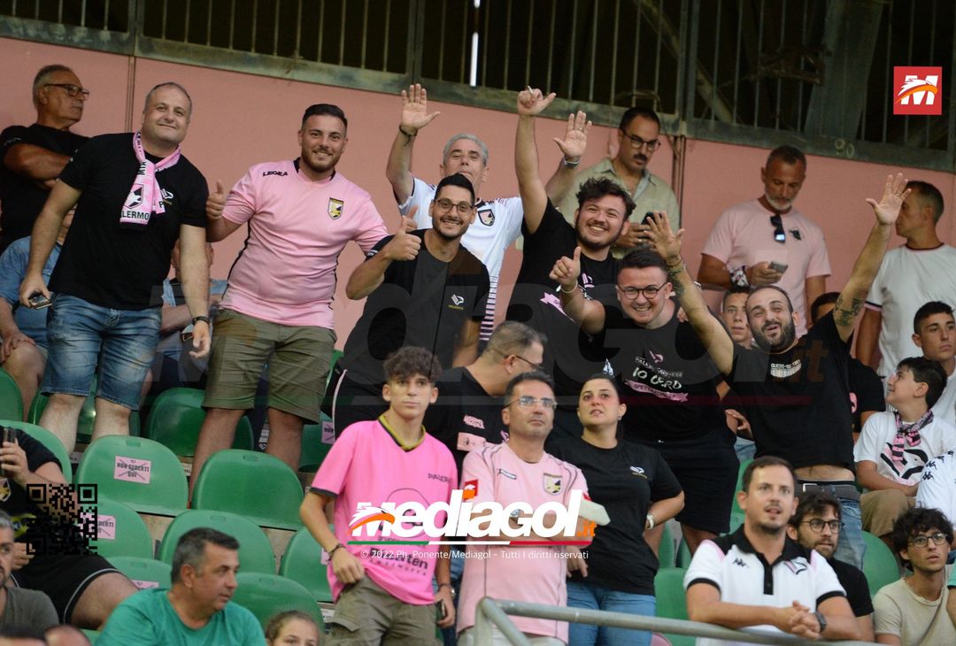FOTOTIFO, Palermo-Perugia 2-0: i tifosi allo stadio Renzo Barbera (Gallery) - immagine 44