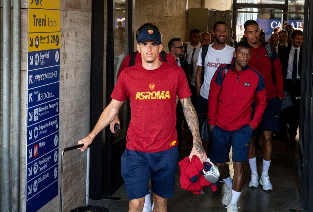Roma, la partenza della squadra per Salerno – FOTO GALLERY - immagine 4