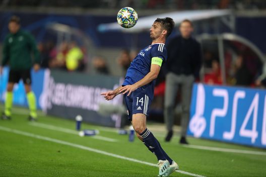 LEIPZIG, GERMANY - OCTOBER 02: Leo Dubois of Olympique Lyon in action during the UEFA Champions League group G match between RB Leipzig and Olympique Lyon at Red Bull Arena on October 2, 2019 in Leipzig, Germany. (Photo by Christian Kaspar-Bartke/Bongarts/Getty Images) Una spinta dalla Francia: Dubois nome caldo per la Fiorentina- immagine 2