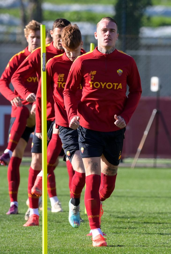 Roma, allenamento in vista del Genova. Mourinho parla con Solbakken – FOTO GALLERY - immagine 15