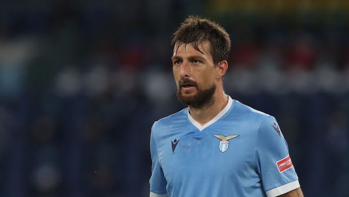 during the Serie A match between SS Lazio and Spezia Calcio at Stadio Olimpico on August 28, 2021 in Rome. Lazio, Acerbi ora è un separato in casa: insulti e contestazione dai tifosi - immagine 1