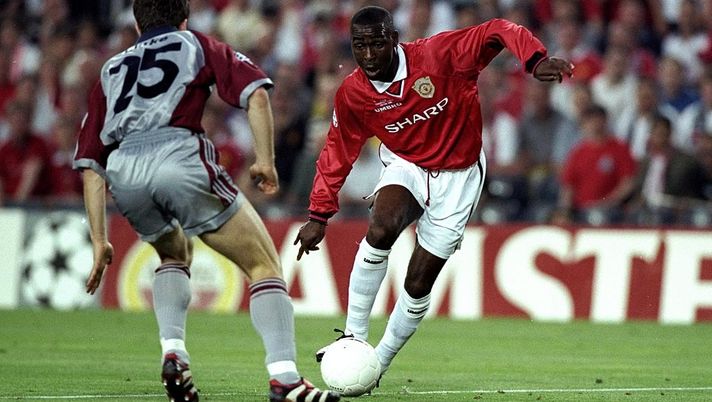 26 May 1999: Andy Cole of Manchester United takes on Thomas Linke of Bayern Munich during the UEFA Champions League Final at the Nou Camp in Barcelona, Spain. United scored twice in injury time to win 2-1. Mandatory Credit: Alex Livesey /Allsport 26 May 1999: Andy Cole of Manchester United takes on Thomas Linke of Bayern Munich during the UEFA Champions League Final at the Nou Camp in Barcelona, Spain. United scored twice in injury time to win 2-1. Mandatory Credit: Alex Livesey /Allsport