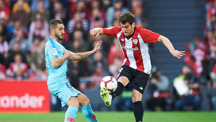 BILBAO, SPAIN - MARCH 16: Jorge Resurreccion 'Koke' of Atletico Madrid duels for the ball with Ibai Gomez of Athletic Club during the La Liga match between Athletic Club and Club Atletico de Madrid at San Mames Stadium on March 16, 2019 in Bilbao, Spain. (Photo by Juan Manuel Serrano Arce/Getty Images) BILBAO, SPAIN - MARCH 16: Jorge Resurreccion 'Koke' of Atletico Madrid duels for the ball with Ibai Gomez of Athletic Club during the La Liga match between Athletic Club and Club Atletico de Madrid at San Mames Stadium on March 16, 2019 in Bilbao, Spain. (Photo by Juan Manuel Serrano Arce/Getty Images)