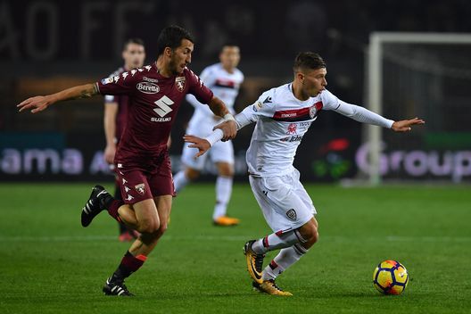 TURIN, ITALY - OCTOBER 29: Mirko Valdifiori (L) of Torino FC competes with Nicolo Barella of Cagliari Calcio during the Serie A match between Torino FC and Cagliari Calcio at Stadio Olimpico di Torino on October 29, 2017 in Turin, Italy. (Photo by Valerio Pennicino/Getty Images) TURIN, ITALY - OCTOBER 29: Mirko Valdifiori (L) of Torino FC competes with Nicolo Barella of Cagliari Calcio during the Serie A match between Torino FC and Cagliari Calcio at Stadio Olimpico di Torino on October 29, 2017 in Turin, Italy. (Photo by Valerio Pennicino/Getty Images)