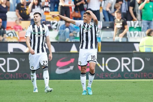 UDINE, ITALY - MAY 14: Nahuel Molina of Udinese Calcio celebrates after scoring his team's first goal during the Serie A match between Udinese Calcio and Spezia Calcio at Dacia Arena on May 14, 2022 in Udine, Italy. (Photo by Emmanuele Ciancaglini/Getty Images) Udinese, sconfitta per 1-2 contro il Qatar: la Fiorentina osserva interessata- immagine 2