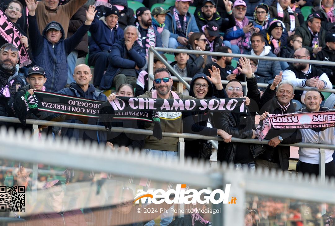 FOTOTIFO Palermo-Como 3-0, gli scatti ai tifosi al “Renzo Barbera” (GALLERY) - immagine 60