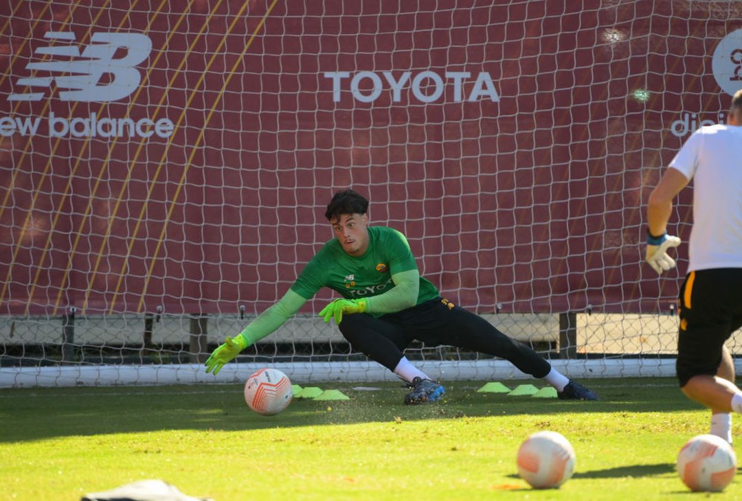 Mattinata di lavoro per la Roma in vista del Betis – FOTO GALLERY - immagine 9