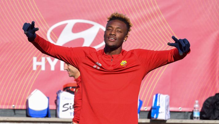 Getty Images “E’ un natale magico”, gli auguri della Roma. Abraham scherza: “Parlo bene italiano” - immagine 1