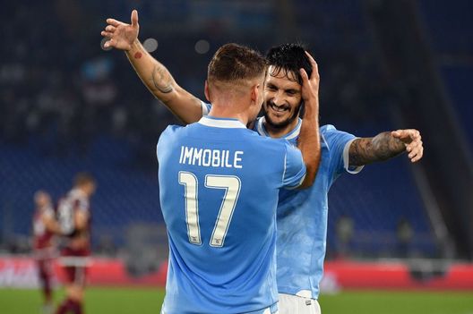  ROME, ITALY - OCTOBER 30: Ciro Immobile of SS Lazio celebrates a second goal during the Serie A match between SS Lazio and Torino FC at Stadio Olimpico on October 30, 2019 in Rome, Italy. (Photo by Marco Rosi/Getty Images) 