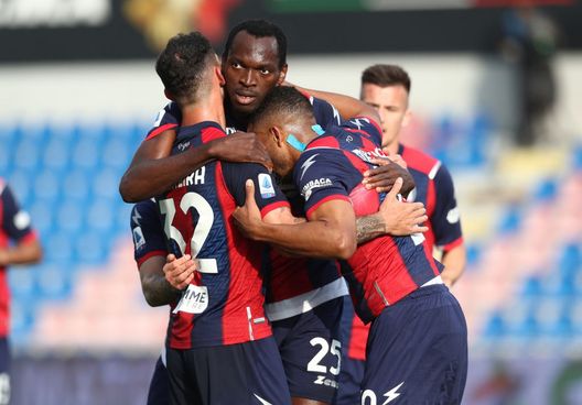  CROTONE, ITALY - MARCH 07: Nwankwo Simy of Crotone celebrates his team's second goal during the Serie A match between FC Crotone and Torino FC at Stadio Comunale Ezio Scida on March 07, 2021 in Crotone, Italy. (Photo by Maurizio Lagana/Getty Images) 