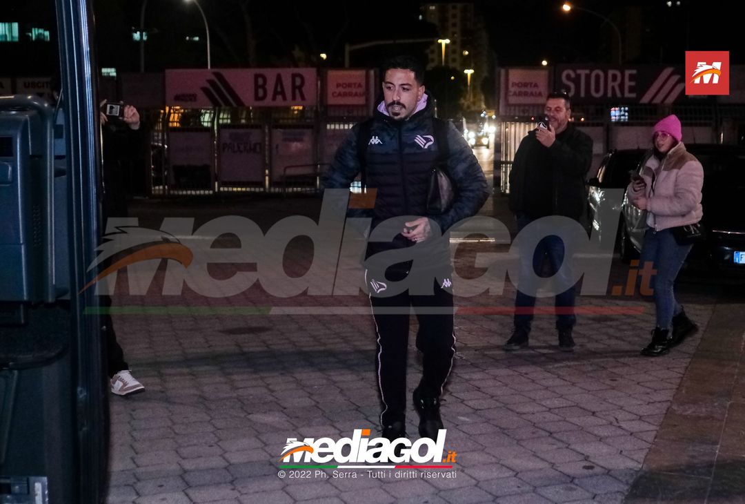 FOTO Perugia-Palermo, i rosanero in partenza dallo stadio “Renzo Barbera” (Gallery) - immagine 25