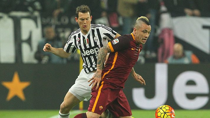 Roma, Nainggolan: “Campionato chiuso? Si vince con la continuità, non con i nomi. Tifosi, abbiamo bisogno di voi” Roma, Nainggolan: “Campionato chiuso? Si vince con la continuità, non con i nomi. Tifosi, abbiamo bisogno di voi”