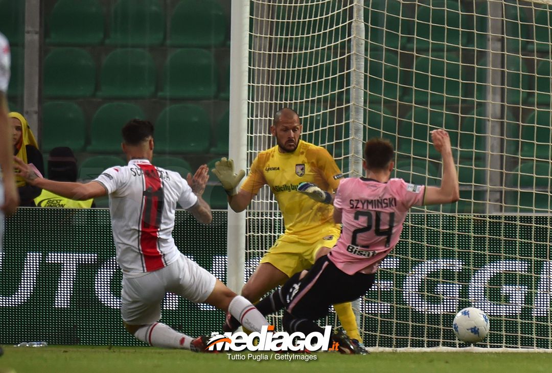  PALERMO, ITALY - APRIL 14: Gianluca Scamacca of Cremonese scores the equalizing goal during the serie A match between US Citta di Palermo and US Cremonese at Stadio Renzo Barbera on April 14, 2018 in Palermo, Italy.  (Photo by Tullio M. Puglia/Getty Images) 