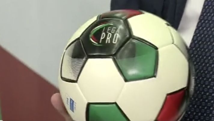 Serie C, Ghirelli presenta il nuovo pallone: “Innovativo e tecnologico”  Serie C, Ghirelli presenta il nuovo pallone: “Innovativo e tecnologico”