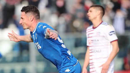 EMPOLI, ITALY - FEBRUARY 13: Andrea Pinamonti of Empoli FC celebrates after scoring a goal during the Serie A match between Empoli FC and Cagliari Calcio at Stadio Carlo Castellani on February 13, 2022 in Empoli, Italy. (Photo by Gabriele Maltinti/Getty Images) EMPOLI, ITALY - FEBRUARY 13: Andrea Pinamonti of Empoli FC celebrates after scoring a goal during the Serie A match between Empoli FC and Cagliari Calcio at Stadio Carlo Castellani on February 13, 2022 in Empoli, Italy. (Photo by Gabriele Maltinti/Getty Images)