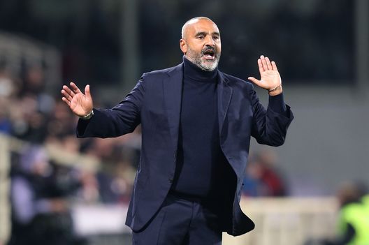 FLORENCE, ITALY - NOVEMBER 30: Fabio Liverani manager of US Lecce gestures during the Serie A match between ACF Fiorentina and US Lecce at Stadio Artemio Franchi on November 30, 2019 in Florence, Italy. (Photo by Gabriele Maltinti/Getty Images) FLORENCE, ITALY - NOVEMBER 30: Fabio Liverani manager of US Lecce gestures during the Serie A match between ACF Fiorentina and US Lecce at Stadio Artemio Franchi on November 30, 2019 in Florence, Italy. (Photo by Gabriele Maltinti/Getty Images)