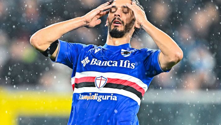 GENOA, ITALY - JANUARY 8: Manolo Gabbiadini of Sampdoria reacts with disappointment during the Serie A match between UC Sampdoria and SSC Napoli at Stadio Luigi Ferraris on January 8, 2023 in Genoa, Italy. (Photo by Simone Arveda/Getty Images) Lammers, Djuricic, le ultime su Gabbiadini e difesa: cosa filtra sulla formazione della Samp - immagine 1