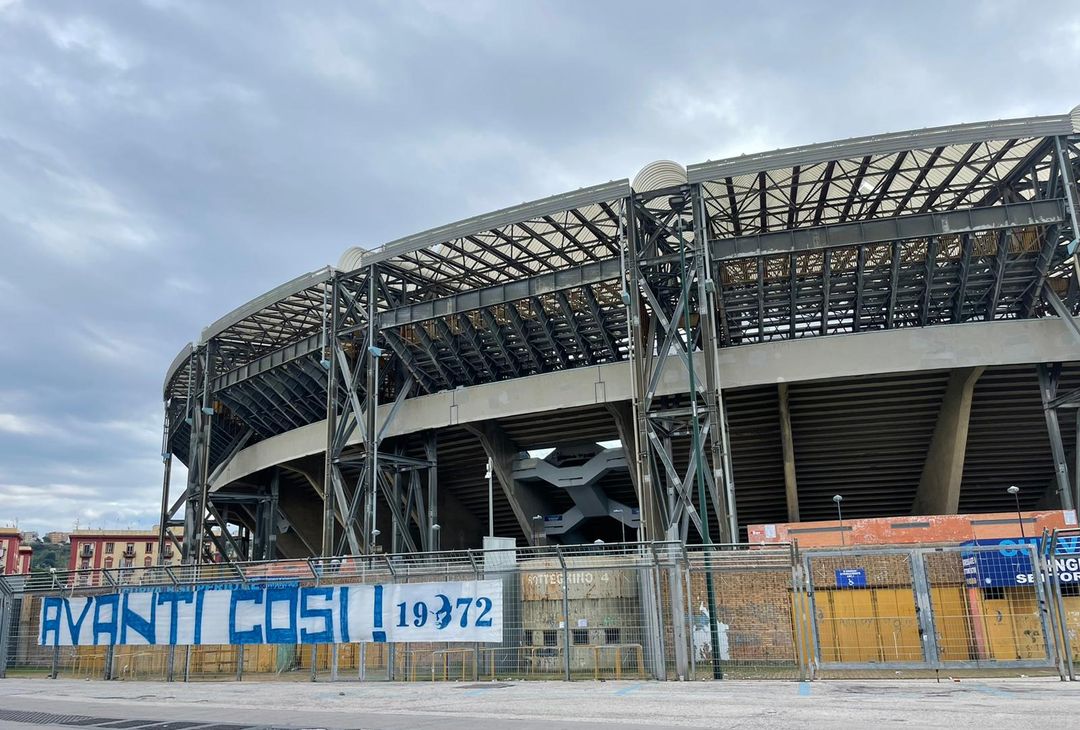 FOTO Striscione degli Ultras ’72 per il Napoli fuori al Maradona: “Avanti così” - immagine 3