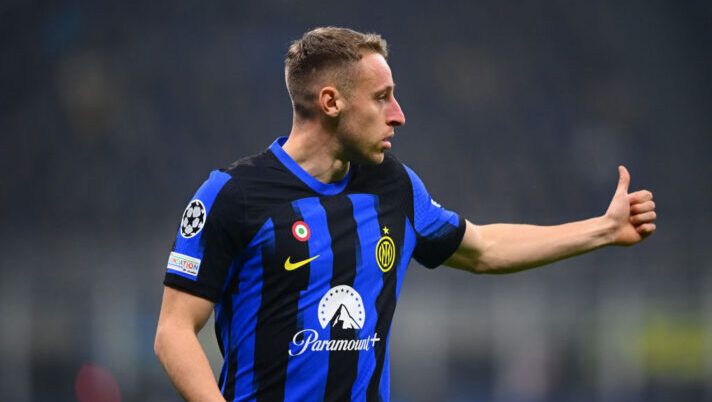 MILAN, ITALY - FEBRUARY 20: Davide Frattesi of FC Internazionale reacts during the UEFA Champions League 2023/24 round of 16 first leg match between FC Internazionale and Atletico Madrid at Stadio Giuseppe Meazza on February 20, 2024 in Milan, Italy. (Photo by Mattia Pistoia - Inter/Inter via Getty Images) ULTIM’ORA – Buone notizie per Frattesi: il verdetto sull’infortunio e cosa filtra per il Genoa - immagine 1