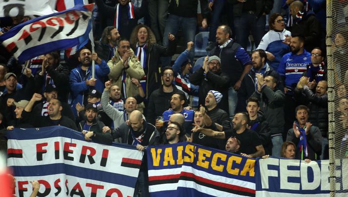 CAGLIARI, ITALY - DECEMBER 02: Supporters of Sampdoria cheer during the Serie A match between Cagliari Calcio and UC Sampdoria at Sardegna Arena on December 2, 2019 in Cagliari, Italy. (Photo by Enrico Locci/Getty Images) CAGLIARI, ITALY - DECEMBER 02: Supporters of Sampdoria cheer during the Serie A match between Cagliari Calcio and UC Sampdoria at Sardegna Arena on December 2, 2019 in Cagliari, Italy. (Photo by Enrico Locci/Getty Images)
