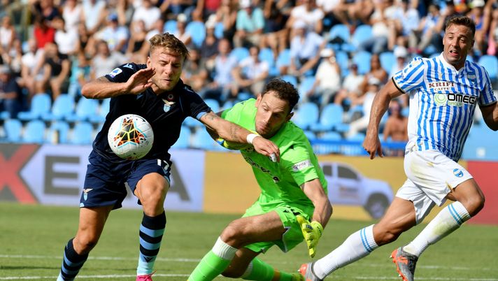 FERRARA, ITALY - SEPTEMBER 15:  Ciro Immobile of SS Lazio compete fot the ball with Etrit Berisha of SPAL during the Serie A match between SPAL and SS Lazio at Stadio Paolo Mazza on September 15, 2019 in Ferrara, Italy.  (Photo by Marco Rosi/Getty Images) 