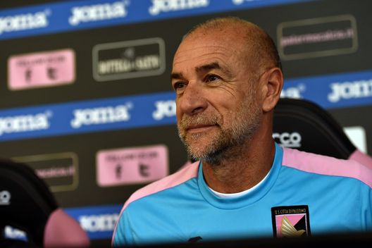  Davide Ballardini durante una conferenza stampa con il Palermo (credits: GETTY Images) 