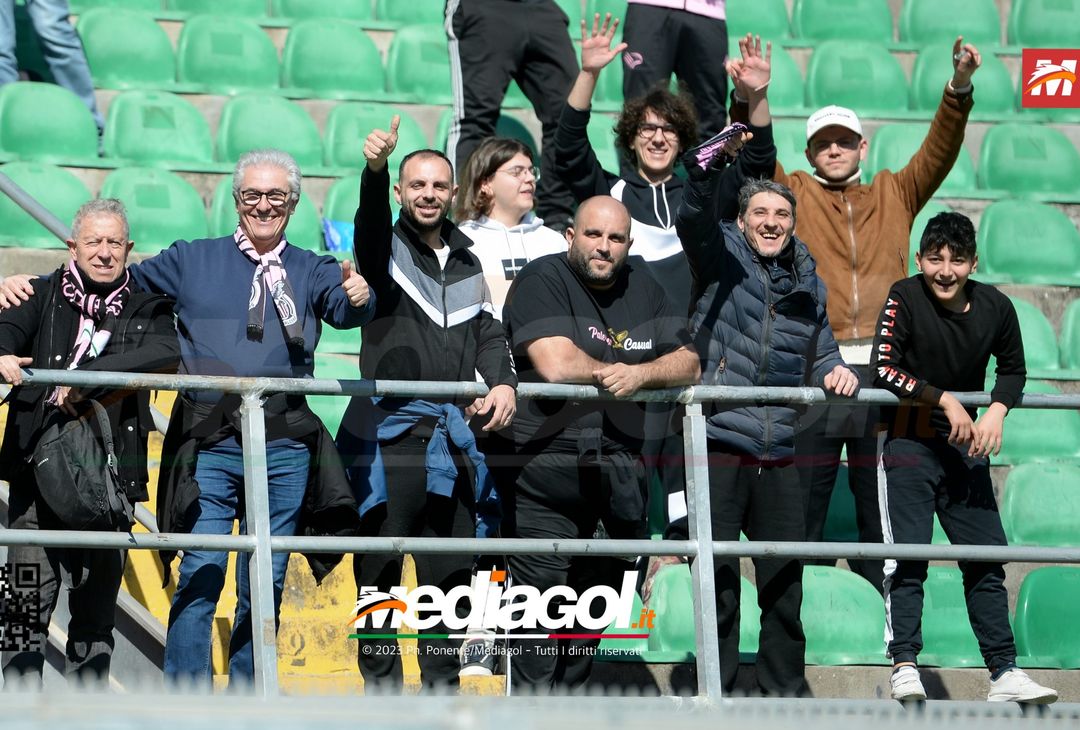 FOTOTIFO Palermo-Frosinone 1-1, i tifosi allo Stadio “Renzo Barbera” (Gallery) - immagine 91